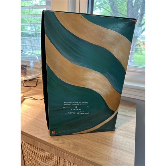 EVERGREEN PRINCESS Barbie Doll NRFB Winter Collection 1994 Green Dress New Open - Picture 3 of 4